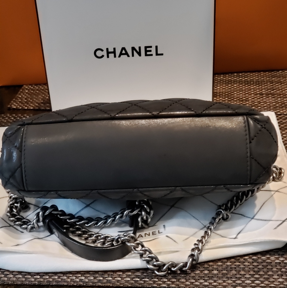 SOLD 💯% authentic C H A N E L - Picture 4 of 15